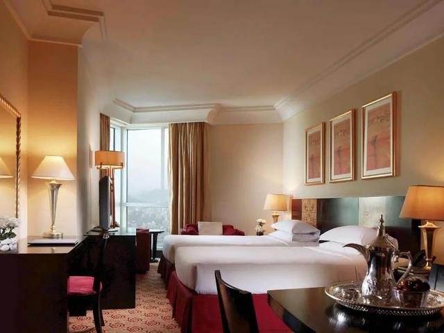 Classic Double room with city view twin beds