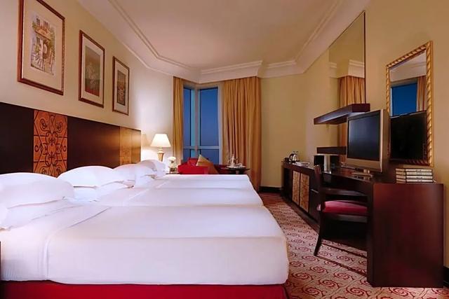 Classic room with city view